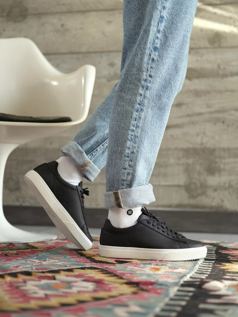 Bradley Venice Black Leather White data-zoom-image=