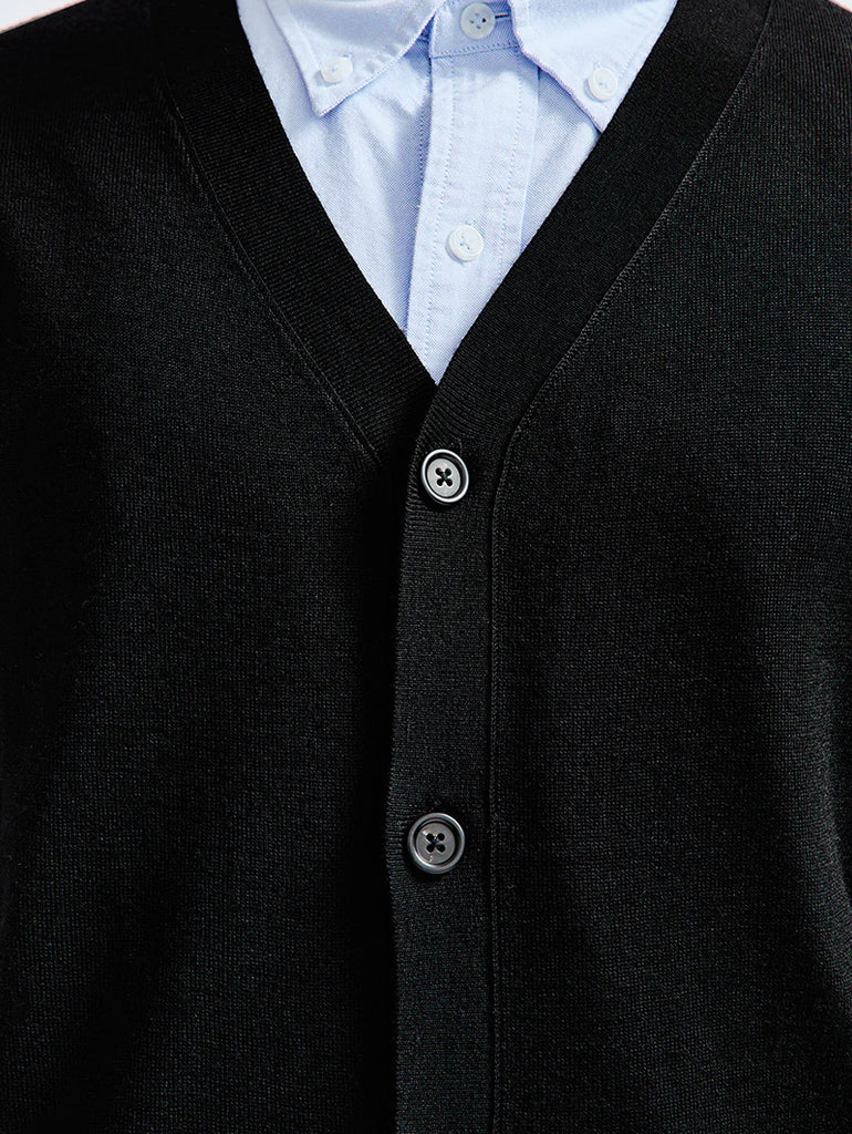 Lightweight Merino Harry Cardigan Black data-zoom-image=