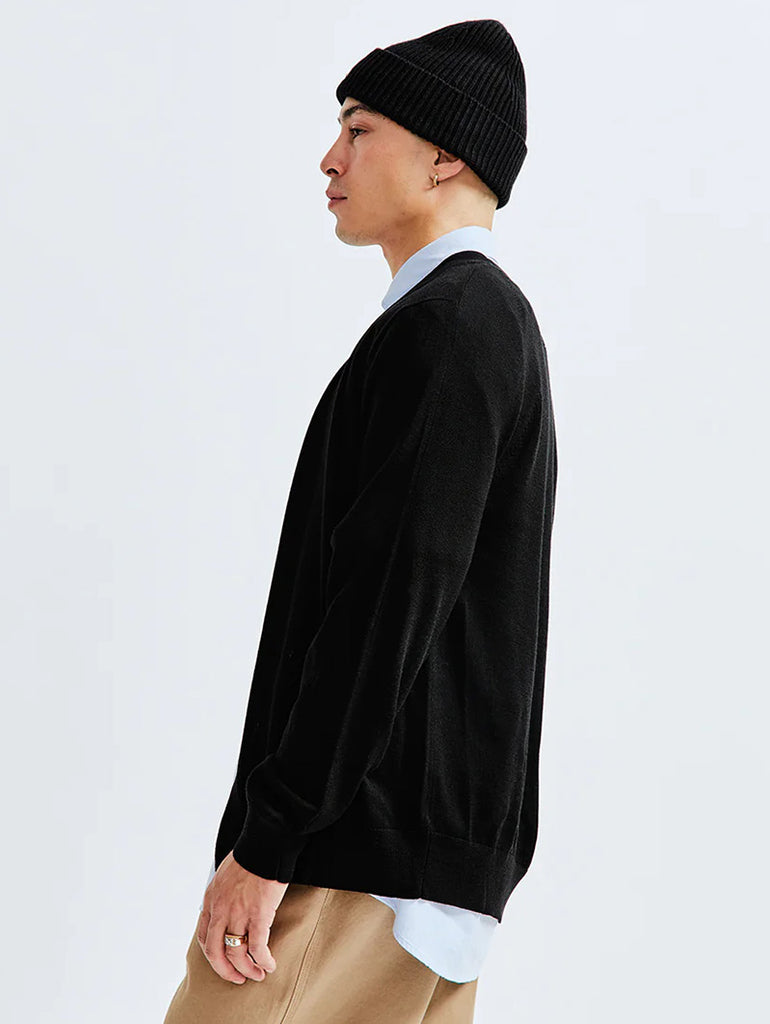Lightweight Merino Harry Cardigan Black data-zoom-image=