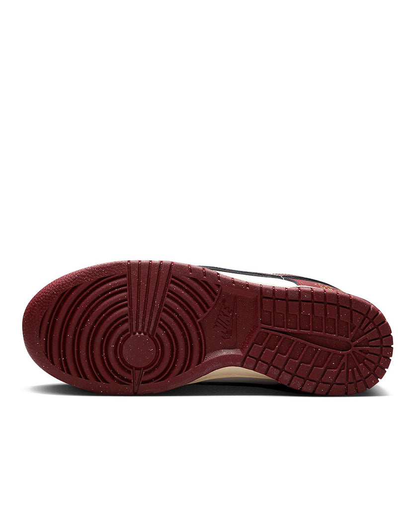 Dunk Low  SE Team Red Womens data-zoom-image=