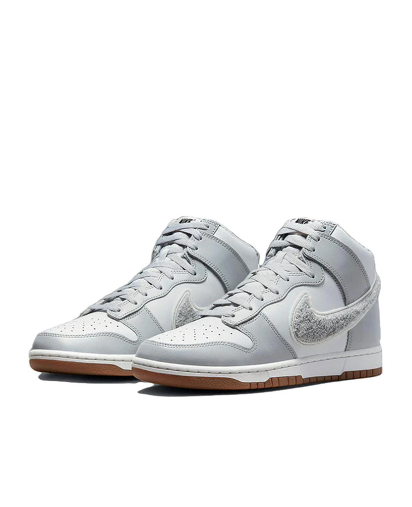 Dunk High University Chenille Swoosh Light Smoke Grey data-zoom-image=
