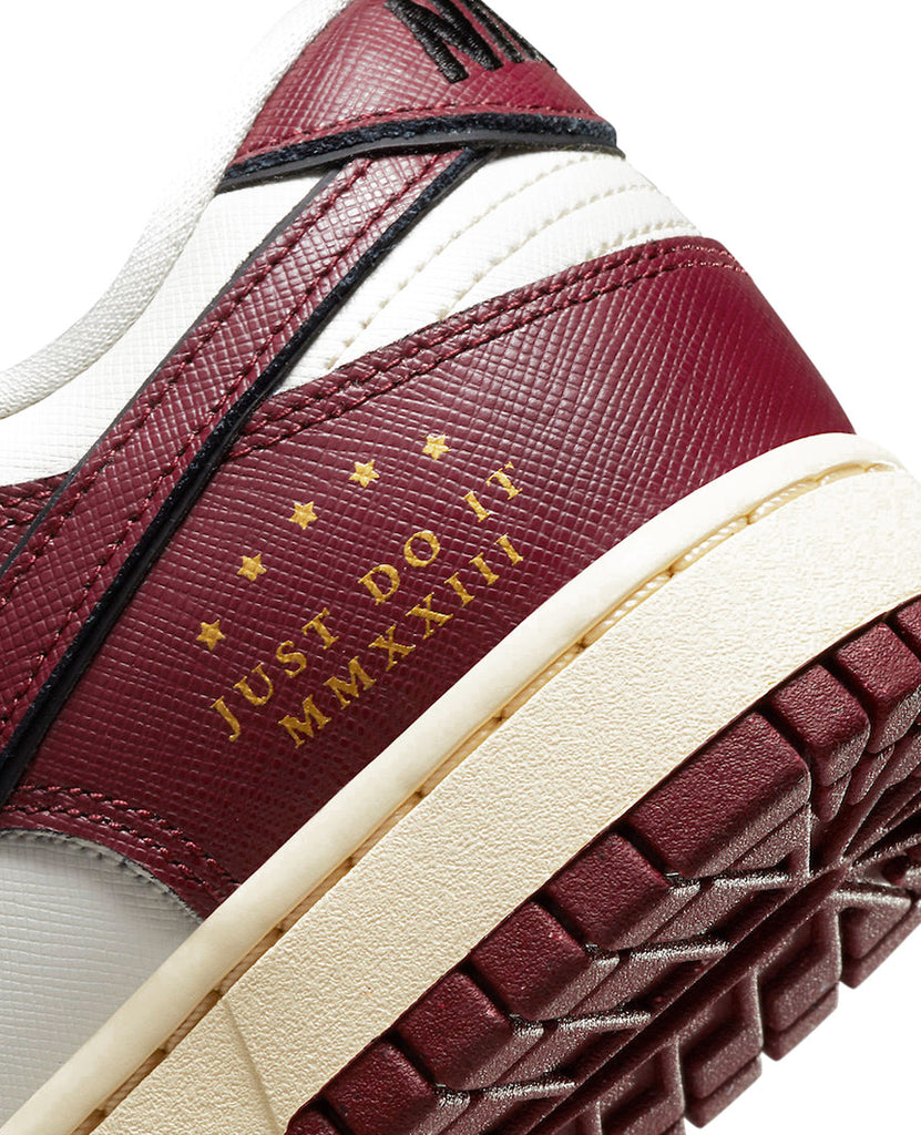 Dunk Low  SE Team Red Womens data-zoom-image=