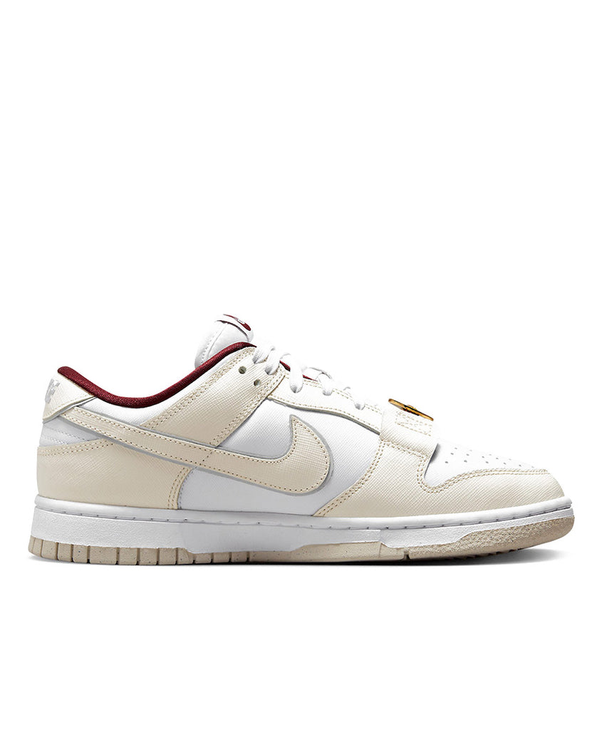 Dunk Low  “Just Do It” Womens data-zoom-image=
