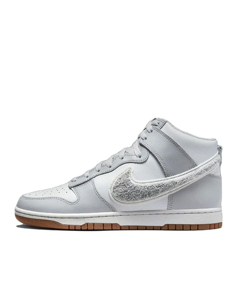 Dunk High University Chenille Swoosh Light Smoke Grey data-zoom-image=