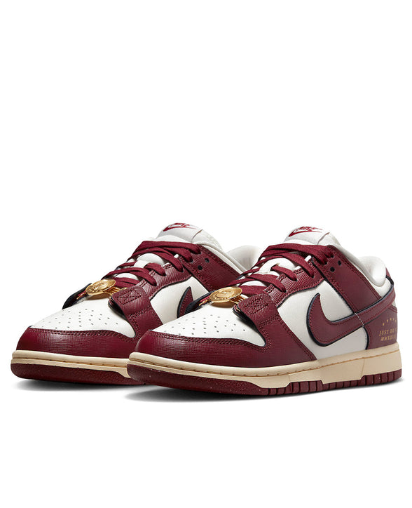 Dunk Low  SE Team Red Womens data-zoom-image=